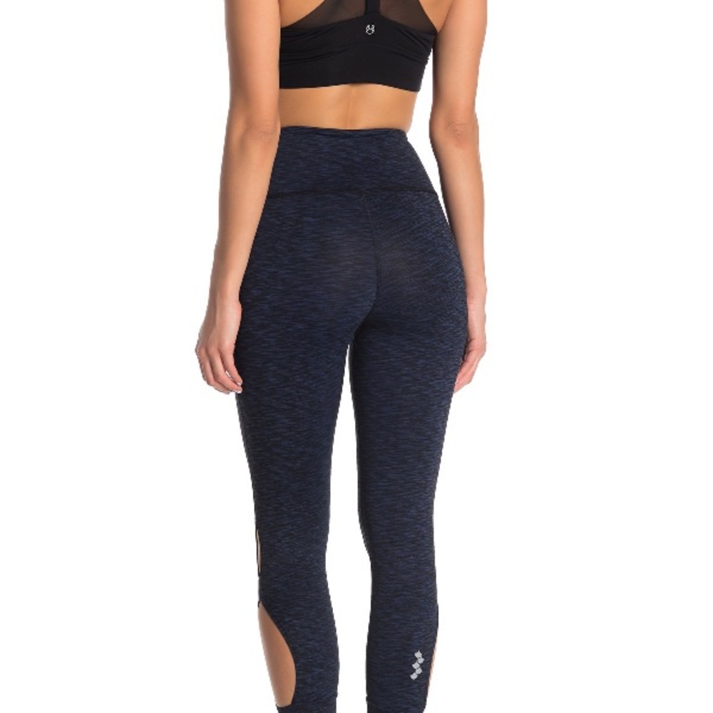 - Maaji pulse leggings size S